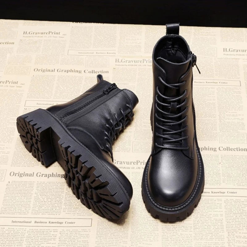 Black round toe boot - Beauhvoir Line