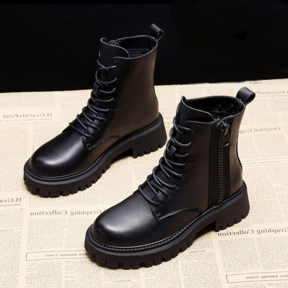 Black round toe boot - Beauhvoir Line