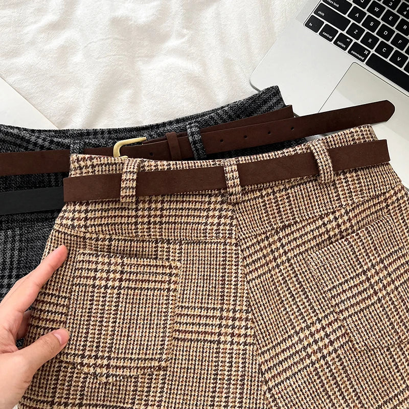 PLAID WOOL SHORTS