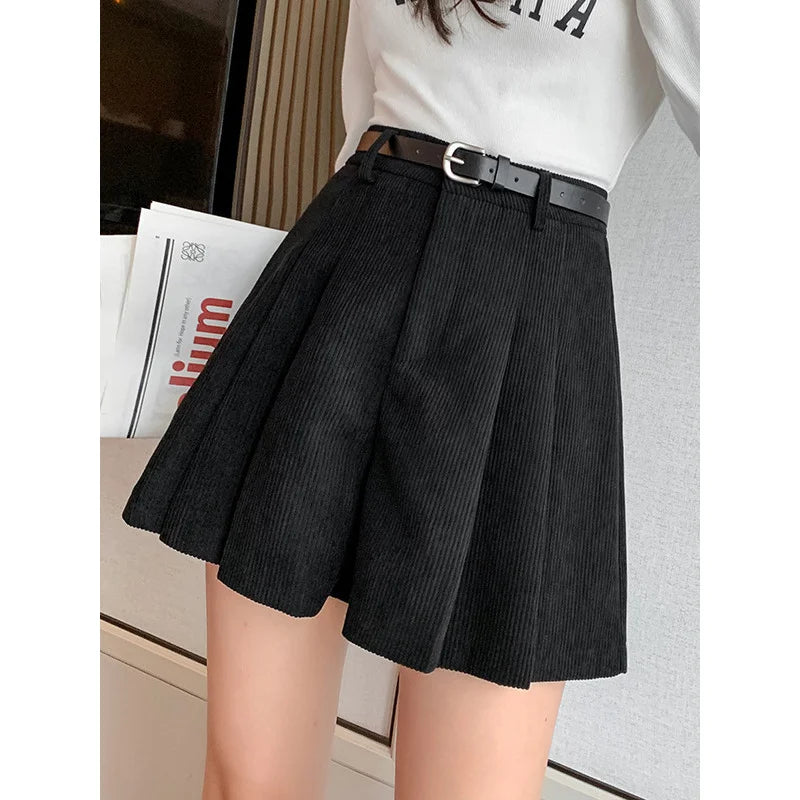 PLEATED KHAKI CORDUROY SHORTS