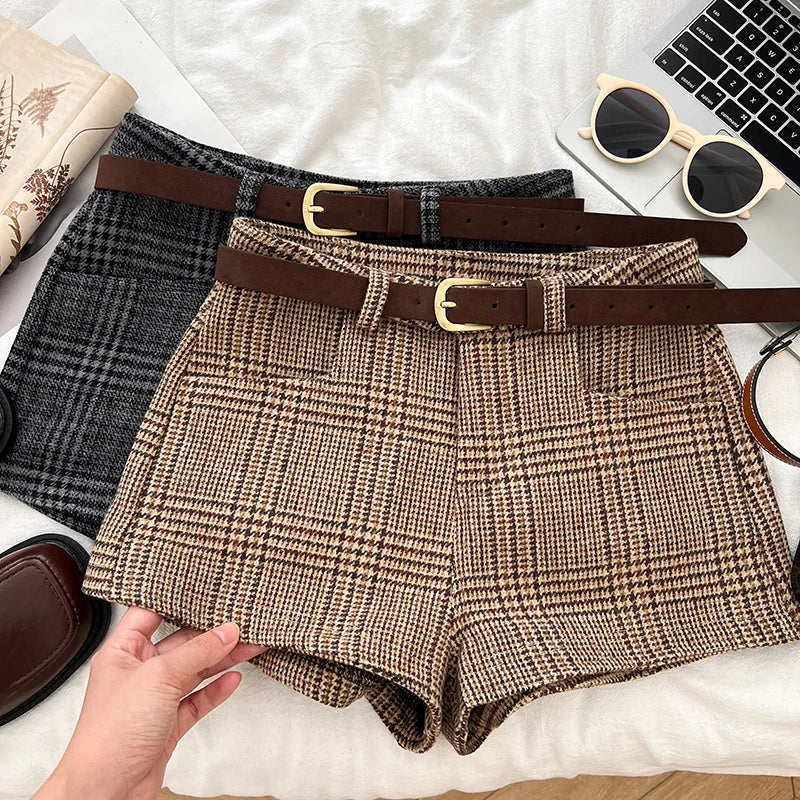 PLAID WOOL SHORTS