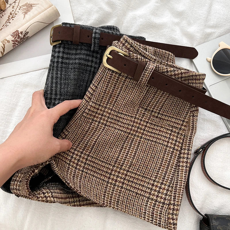 PLAID WOOL SHORTS