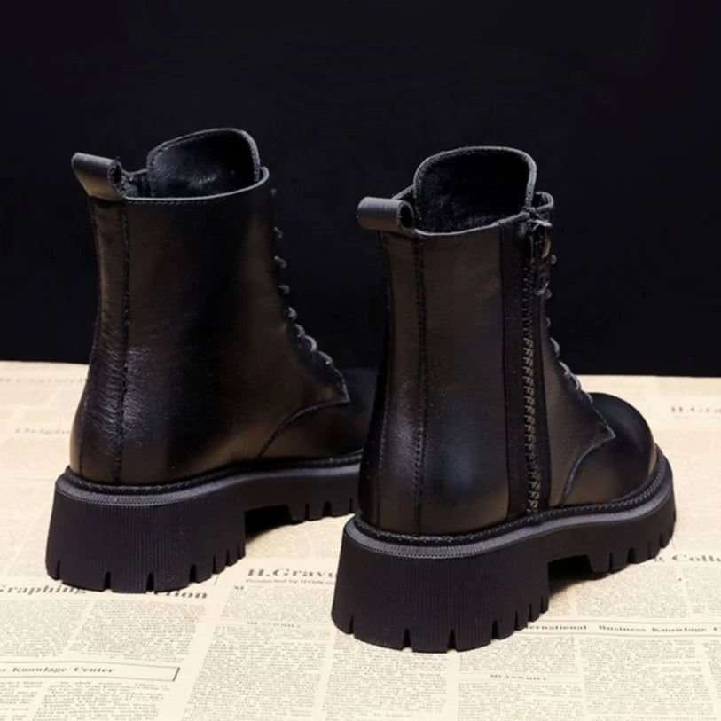 Black round toe boot - Beauhvoir Line