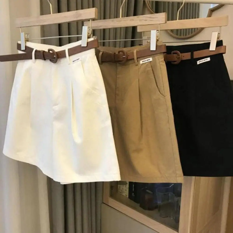 CASUAL SHORTS WITH BELT