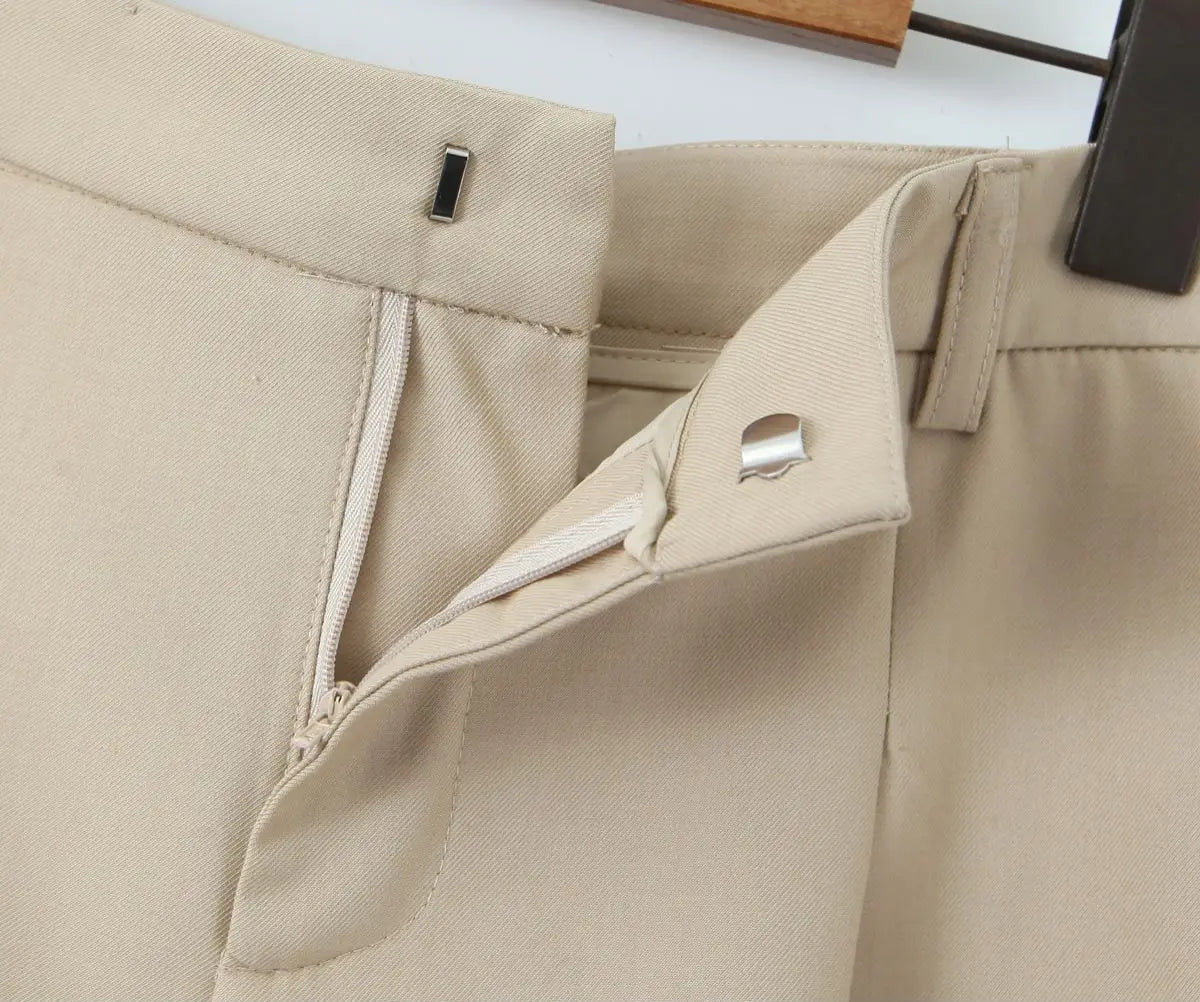 HIGH-WAISTED SOCIAL SHORT